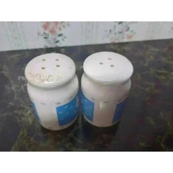 1987 W A Salt & Pepper Shaker Set Happiness is Homemade Cottage Blue White Duck - Picture 5 of 7